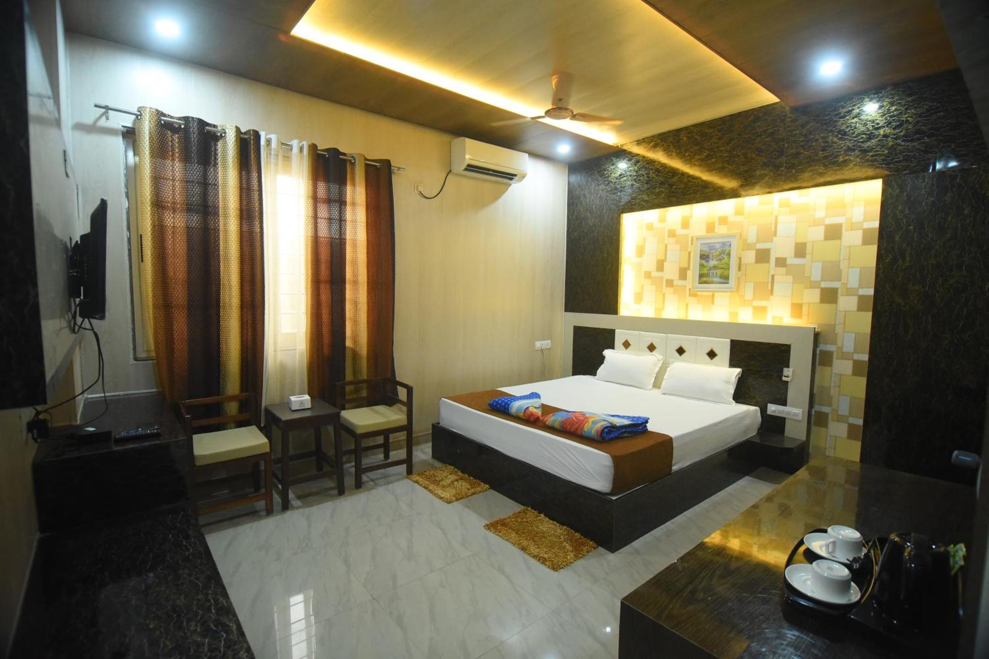 R Empire Revtree Hotel Davangere Eksteriør billede