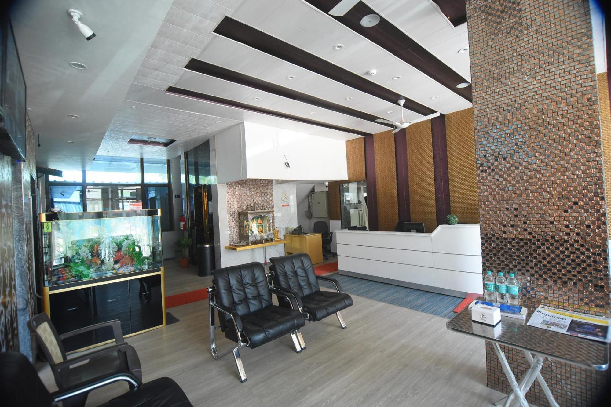 R Empire Revtree Hotel Davangere Eksteriør billede