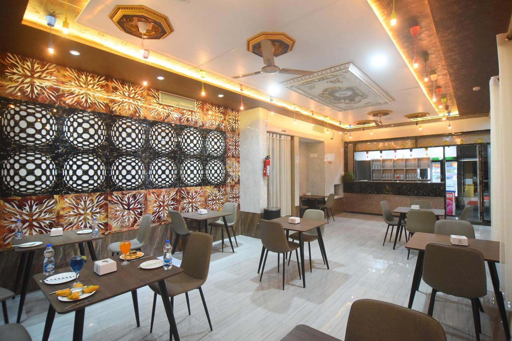 R Empire Revtree Hotel Davangere Eksteriør billede