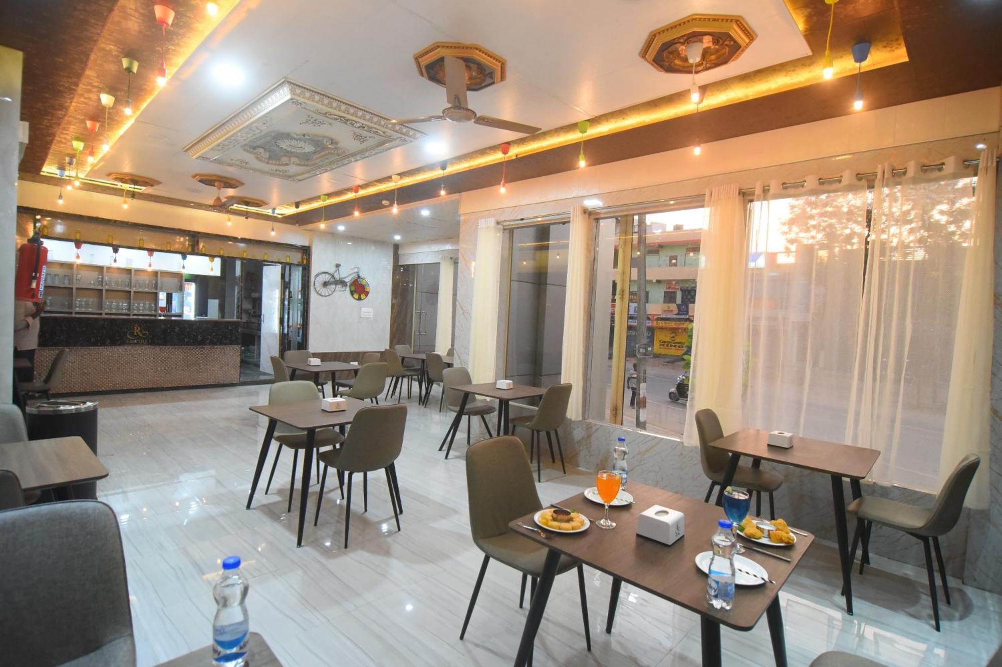 R Empire Revtree Hotel Davangere Eksteriør billede