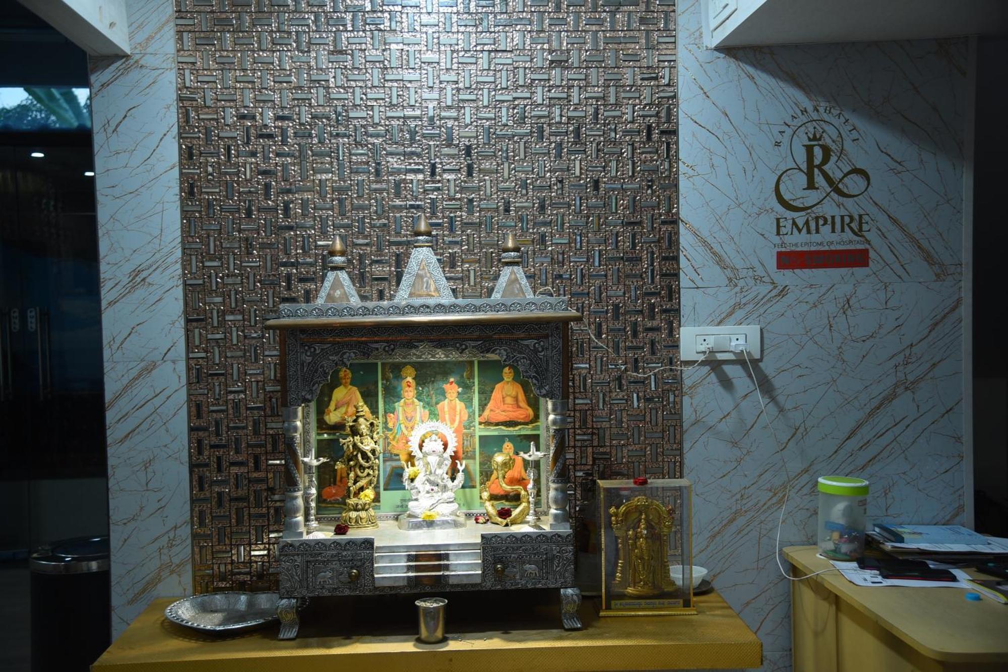 R Empire Revtree Hotel Davangere Eksteriør billede
