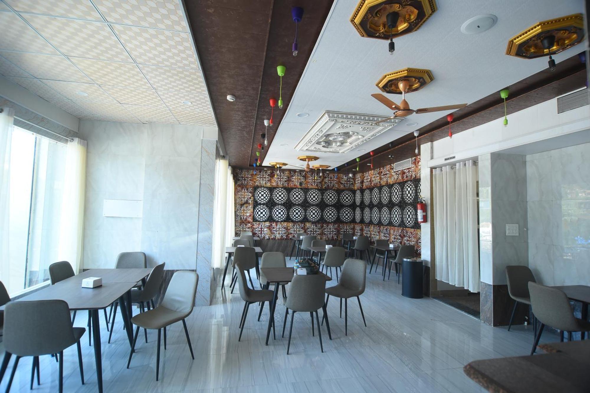 R Empire Revtree Hotel Davangere Eksteriør billede