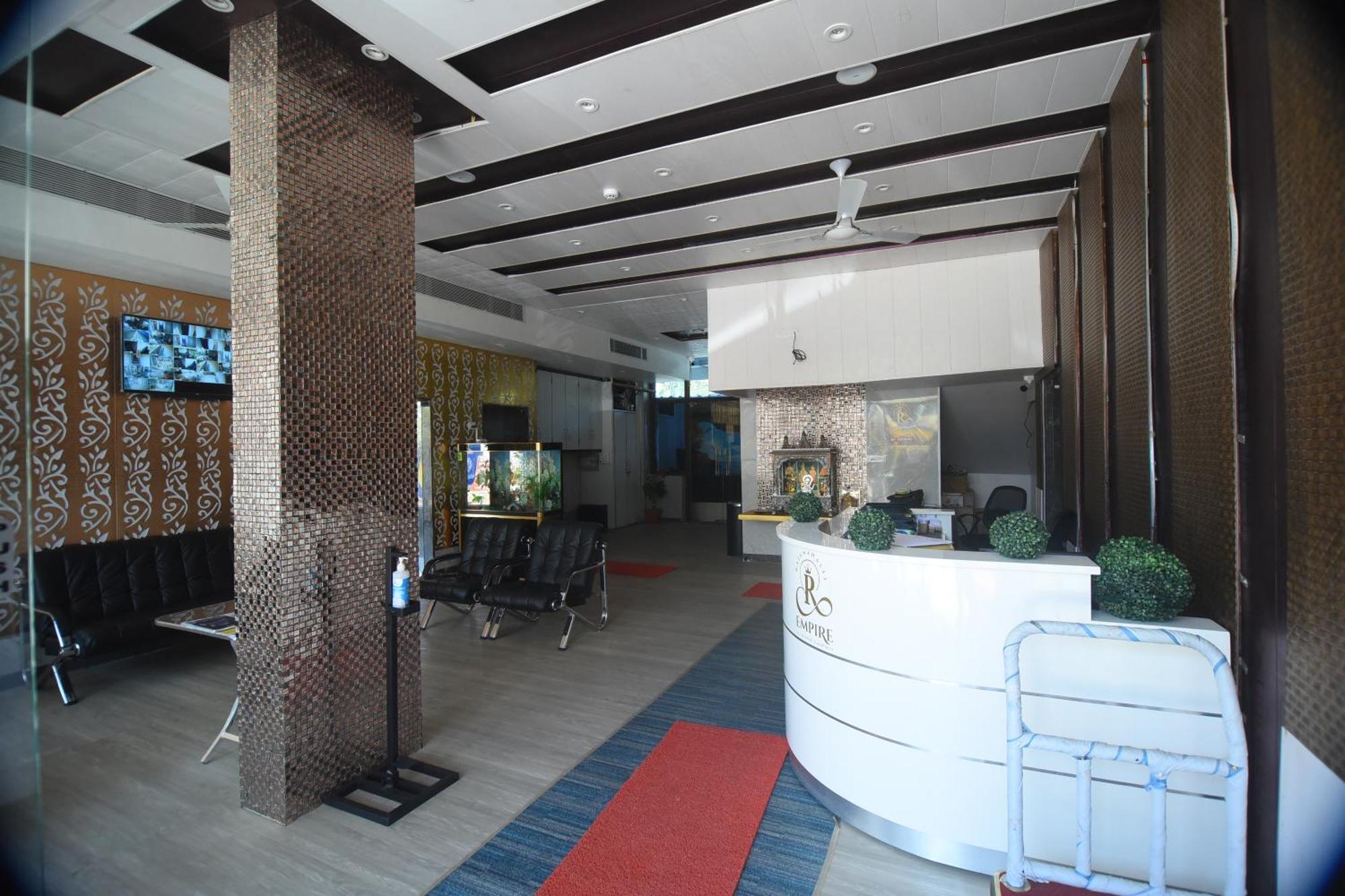 R Empire Revtree Hotel Davangere Eksteriør billede
